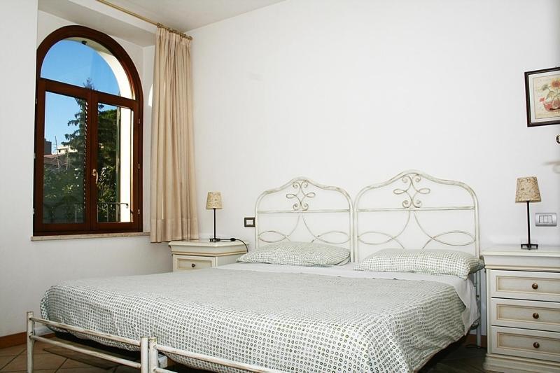 Residence Bizzoni Terni Bagian luar foto